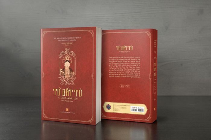 Bìa trước và bìa sau của cuốn sách “Tứ Bất tử - Tư liệu và Khảo cứu” - Ảnh: TTT
