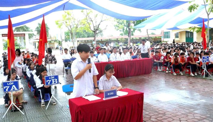 Phiên tòa giả định của Trung tâm Trợ giúp pháp lý nhà nước phối hợp với UBND xã Đa Phúc tổ chức phiên tòa giả định tại trường THCS Đức Hòa, TP Hà Nội. Ảnh: Thu Ngân