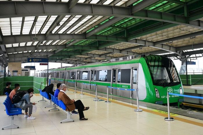 Mỗi người cần giữ gìn, nâng cao ý thức nơi công cộng để tránh ảnh hưởng đến người khác. Ảnh minh họa