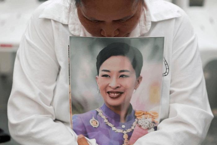 Người dân bày tỏ tiếc thương với Công chúa Bajrakitiyabha sau khi có thông báo về sự ra đi của bà. Ảnh: REUTERS