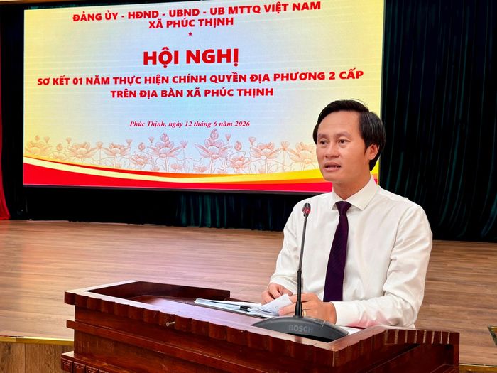 Bí thư Đảng ủy xã Phúc Thịnh Hoàng Hải Đăng phát biểu tại hội nghị. Ảnh: Thanh Hà