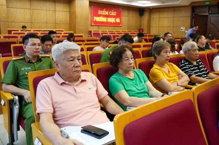 Các học viên được nghe phổ biến, cập nhật những quy định mới của Luật PCCC và CNCH. Ảnh: Duy Khánh