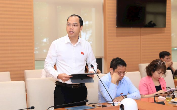 Đại biểu Nguyễn Tiến Hưng phát biểu thảo luận. Ảnh: Thành Thái