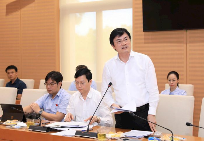 Giám đốc Sở Y tế Nguyễn Trọng Diện trao đổi làm rõ một số nội dung đại biểu quan tâm. Ảnh: Thành Thái