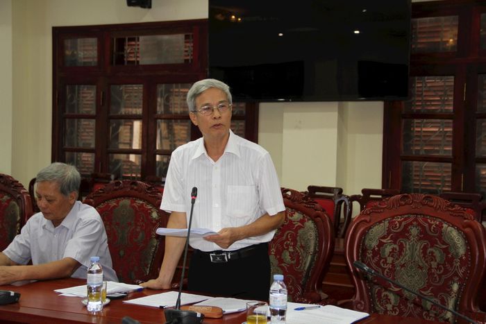 Ông Nguyễn Văn Phụ, Trưởng ban Tư vấn phản biện của MTTQ Việt Nam xã Mỹ Đức nêu ý kiến tại hội nghị. Ảnh: Biên Phạm