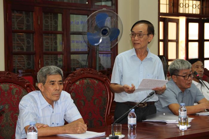 Ông Nguyễn Sỹ Thao, Thành viên ban Tư vấn phản biện của MTTQ Việt Nam xã Mỹ Đức nêu ý kiến tại hội nghị. Ảnh: Biên Phạm