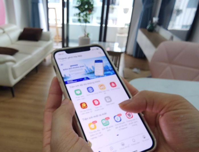Siêu ứng dụng iHanoi đã trở thành cầu nối trực tiếp giữa chính quyền với người dân.