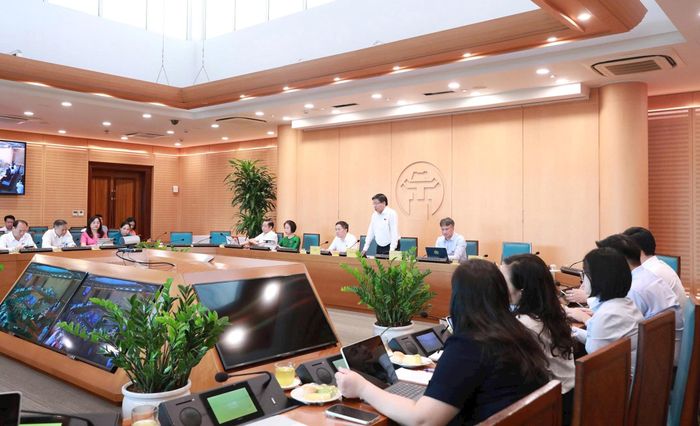 Quang cảnh thảo luận tại tổ 2. Ảnh: Thành Thái