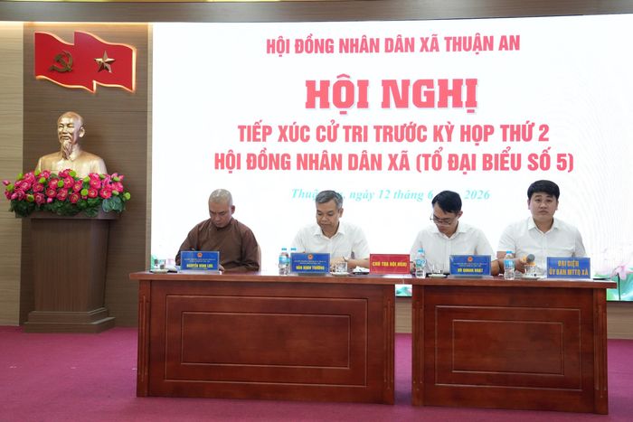 Hội nghị tiếp xúc cử tri trước kỳ họp thứ hai HĐND xã Thuận An (Tổ đại biểu số 5). Ảnh: Vân Thư