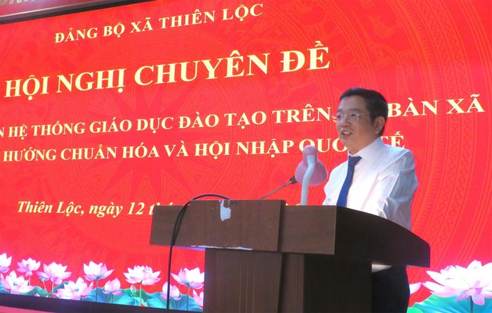 Bí thư Đảng ủy, Chủ tịch HĐND xã Thiên Lộc Phạm Xuân Toàn phát biểu tại hội nghị. Ảnh: Tú Linh