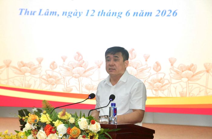 Trưởng ban Xây dựng Đảng xã Thư Lâm Nguyễn Trọng Hải báo cáo sơ kết 1 năm thực hiện mô hình chính quyền địa phương hai cấp. Ảnh: Cao Kỳ
