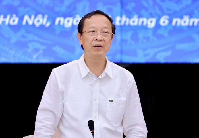 Thứ trưởng Bộ Giáo dục và Đào tạo Phạm Ngọc Thưởng, Trưởng Ban Chỉ đạo cấp quốc gia phát biểu kết luận tại buổi họp báo. Ảnh: Moet