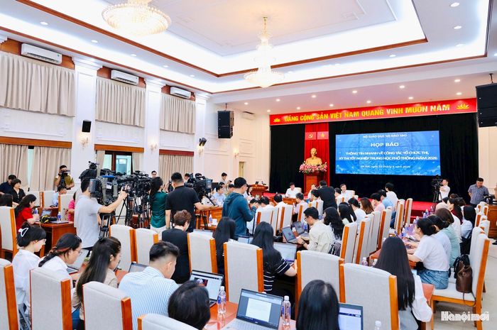 Quang cảnh buổi họp báo. Ảnh: Bộ Giáo dục và Đào tạo