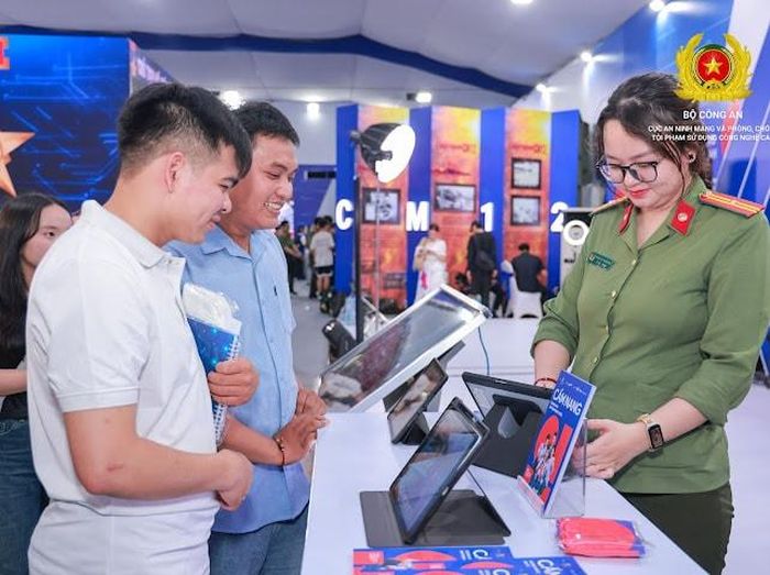 “Bức tường An ninh mạng” còn mang tới nhiều thông điệp thiết thực về bảo vệ dữ liệu cá nhân, phòng chống tội phạm mạng. Ảnh: K.H