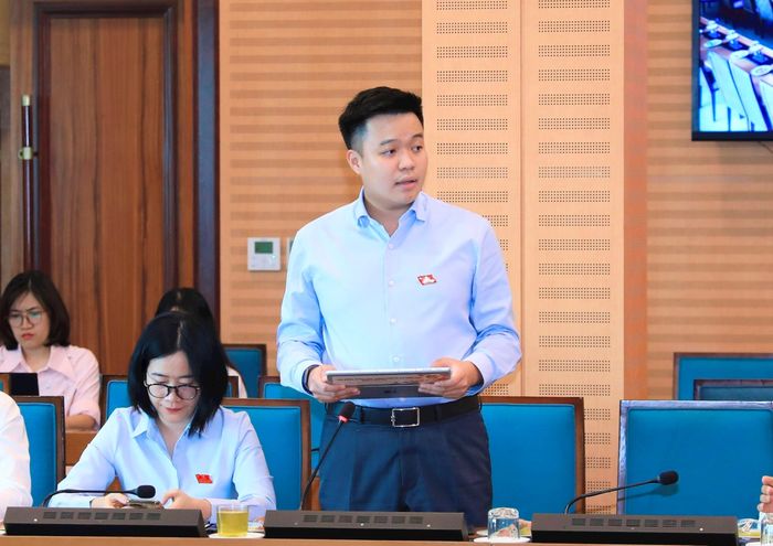 Đại biểu HĐND thành phố Hà Nội thảo luận tại tổ 2. Ảnh: Thành Thái