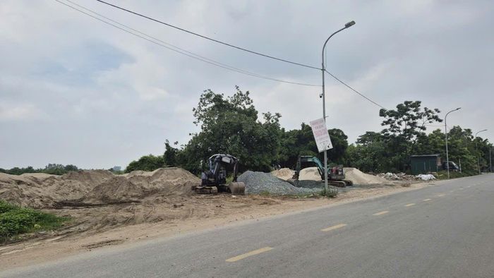 Cơ sở kinh doanh cát, đá tại khu vực Cao Xá, xã Hoài Đức thời điểm ngày 12-6. Ảnh: VH