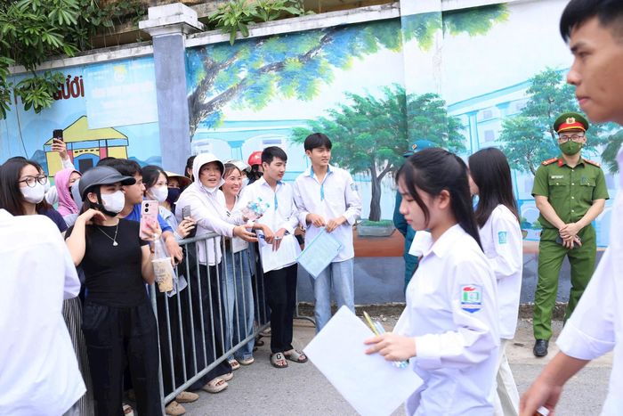 Công tác an ninh trật tự tại các điểm thi luôn được đảm bảo. Ảnh: Khương Tuấn