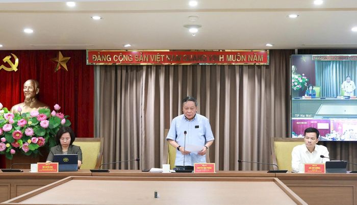 Phó Bí thư Thành ủy Nguyễn Văn Phong phát biểu tại hội nghị, tại điểm cầu Thành ủy Hà Nội. Ảnh: Phạm Hùng