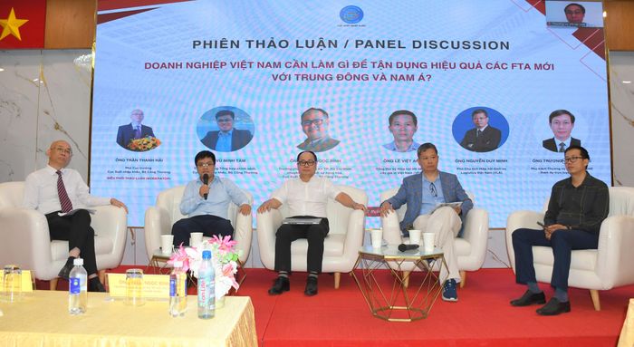 Các diễn giả tham gia hội thảo. Ảnh: P.V