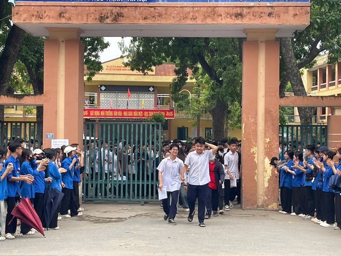 Các thí sinh kết thúc kỳ thi. Ảnh: Thanh Hà