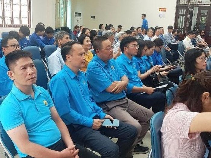 Hội nghị đối thoại thu hút hơn 150 đại biểu tham gia, với 17 ý kiến, kiến nghị được trao đổi, giải đáp trực tiếp. Ảnh: PV