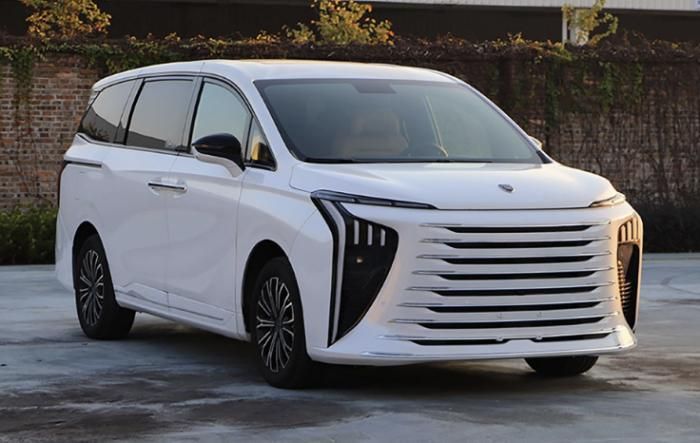 Forthing Xinghai V9 lại hướng mạnh đến trải nghiệm tiện nghi cho hành khách.