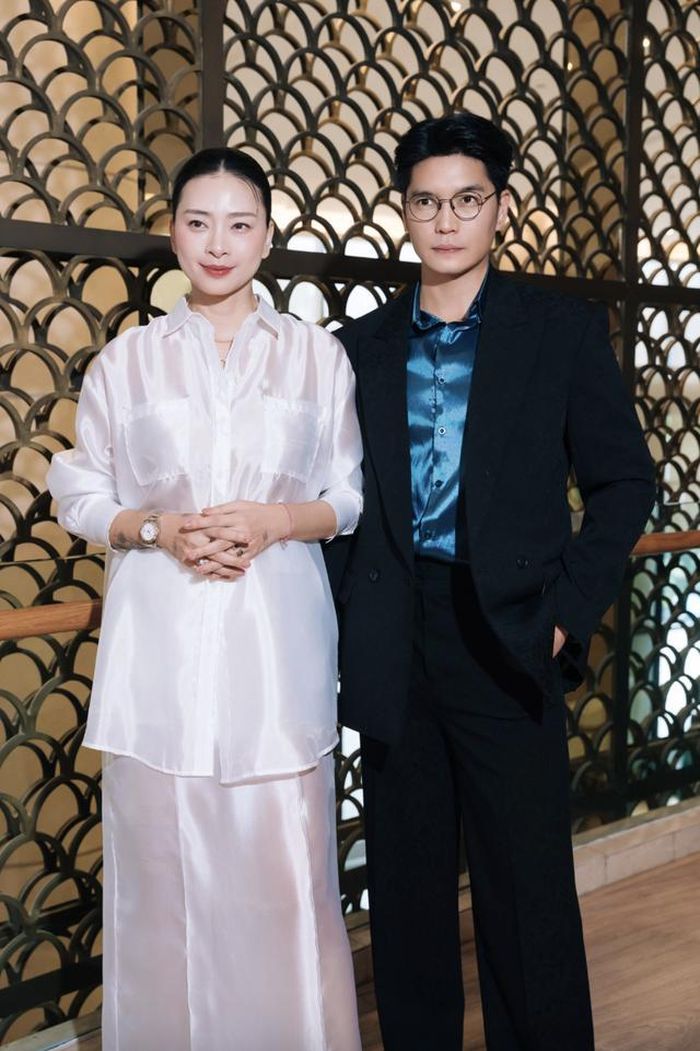 Vợ chồng Ngô Thanh Vân - Huy Trần ngày càng nhận được nhiều cảm tình của công chúng. Ngô Thanh Vân được nhiều người khen vóc dáng "gái một con trông mòn con mắt" khi xuất hiện tại sự kiện Hà Nội.