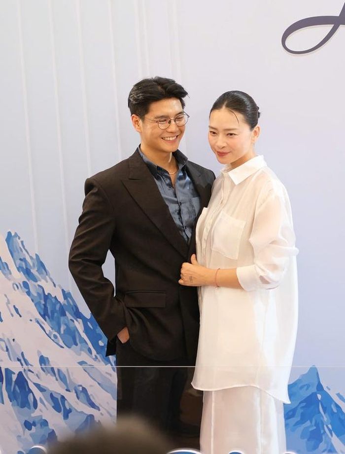 Ngô Thanh Vân cho biết ông xã Huy Trần khó tính đến mức cô muốn cho bé Gạo ăn gì ngoài sữa mẹ, anh cũng nói "không".