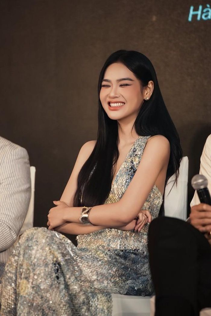 Trước phim Lửa trắng, Cù Thị Trà từng tham gia các phim Hành trình công lý, Đừng làm mẹ cáu, Chúng ta của 8 năm sau, Gặp em ngày nắng, Những nẻo đường gần xa...