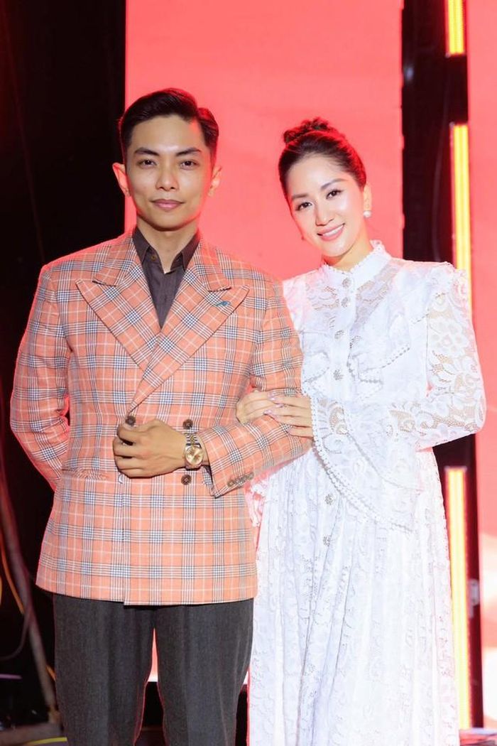 Vợ chồng Khánh Thi - Phan Hiển đầm ấm bên nhau.