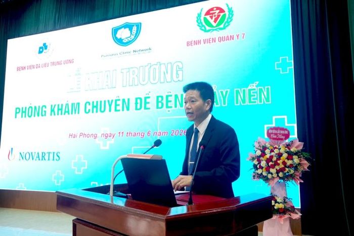 PGS.TS. Lê Hữu Doanh - Giám đốc Bệnh viện Da liễu Trung ương chia sẻ tại buổi lễ.