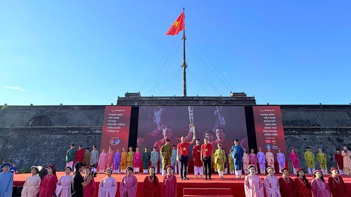 Lễ Khởi động chặng 2 - Hành trình "Tôi yêu Tổ quốc tôi" năm 2026 được tổ chức tại Quảng trường Ngọ Môn, Đại nội Huế.