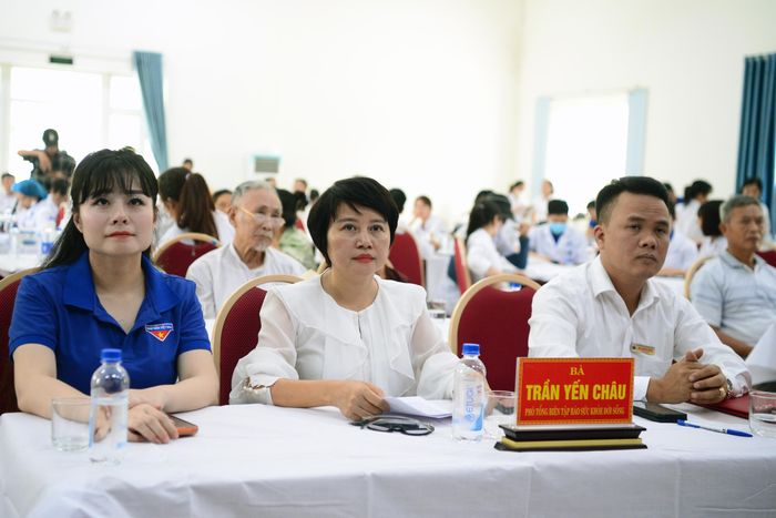 Các đại biểu tham dự chương trình khám chữa bệnh tình nguyện "Chung tay vì sức khỏe cộng đồng".