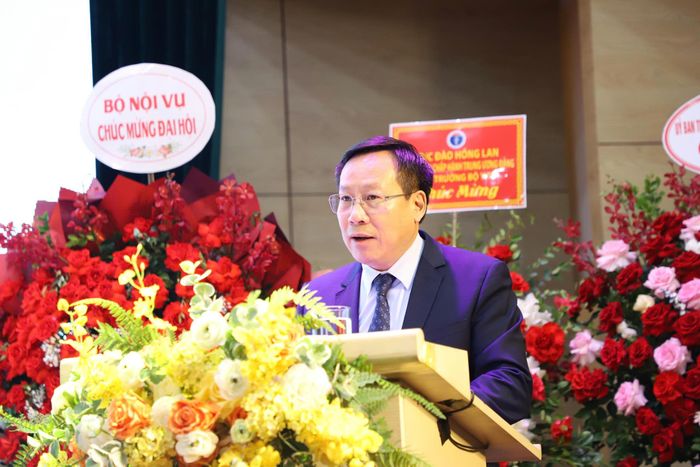Thứ trưởng Bộ Y tế Lê Đức Luận phát biểu.