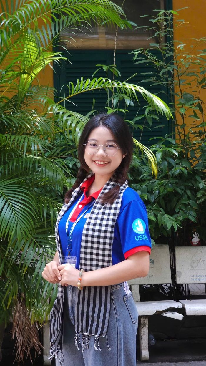 “Dù tất bật và ướt sũng, may mắn là tụi mình vẫn ứng phó kịp thời để không làm ảnh hưởng đến các bạn” - Hồng Vân bày tỏ. Ảnh: NVCC.