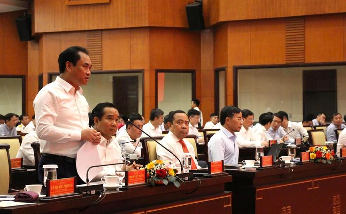 Đại diện các bộ ngành nhận định về tình hình tăng trưởng kinh tế của TPHCM trong thời gian qua. Ảnh: M.D