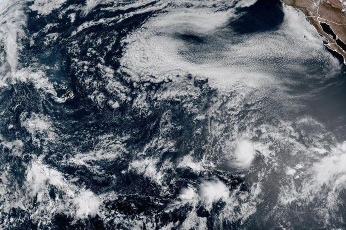  Bão nhiệt đới Amanda hình thành ở vị trí khoảng giữa Hawaii và Mexico. Ảnh: NOAA 