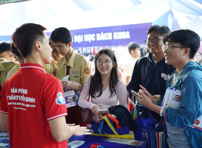  Trường ĐH Bách khoa (ĐH Quốc gia TP.HCM) dành đến 95% chỉ tiêu cho xét tuyển tổng hợp. Ảnh: QN 