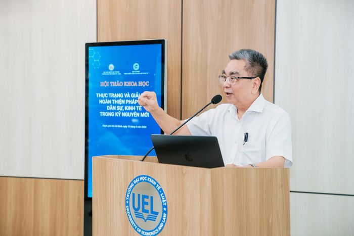 Viện sĩ, PGS.TS Nguyễn Ngọc Điện trình bày tham luận. Ảnh: NC