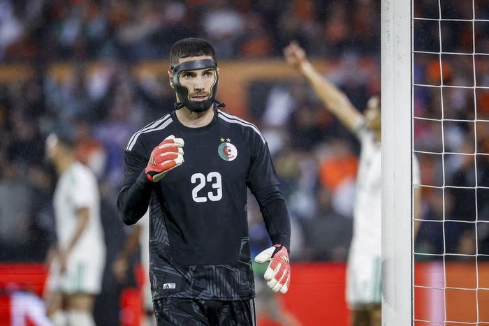  Luca Zidane tranh chấp bóng bổng rất kém. ẢNH: MIRROR/GETTY 