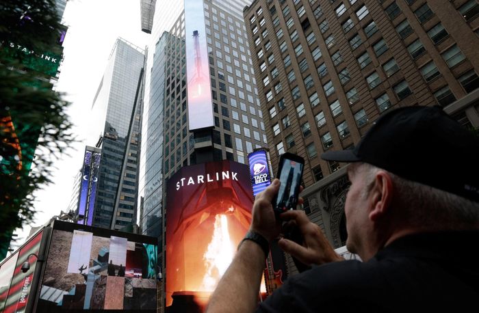  Lượng lớn nhà đầu tư đặt cược vào cổ phiếu IPO của SpaceX. Ảnh: Reuters.