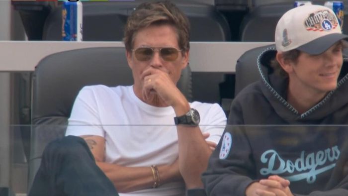  Nam tài tử Robert Redford trên khán đài. Ảnh: Twitter. 