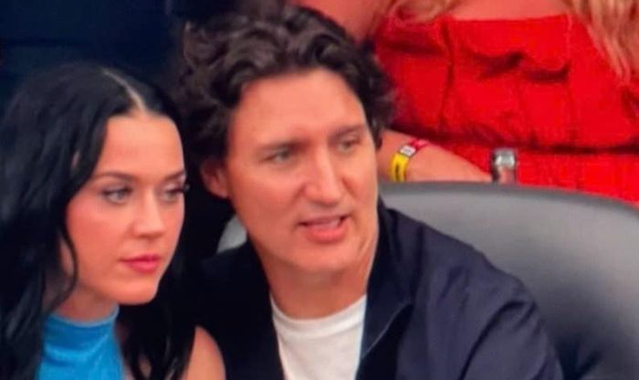 Cựu thủ tướng Canada cùng tình nhân Katy Perry trên khán đài. Ảnh: Twitter. 