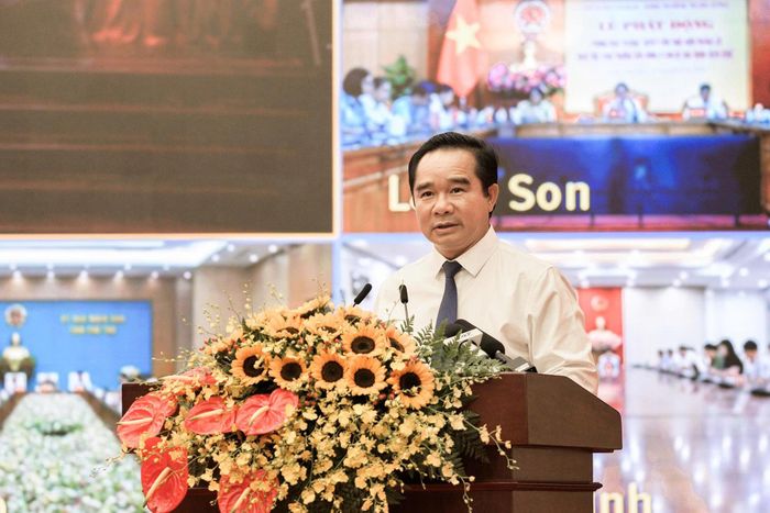  Nêu kiến nghị với đoàn công tác, Chủ tịch UBND TP.HCM Nguyễn Văn Được kiến nghị Chính phủ và các bộ, ngành hoàn thiện cơ chế, chính sách liên quan đến phát triển nhà ở xã hội, nhà ở cho thuê và nhà lưu trú công nhân; các lĩnh vực về đất đai, tài chính - tín dụng; đề nghị sửa đổi, bổ sung các quy định liên quan đến quản lý, khai thác tài sản của Đảng là nhà, đất có mục đích sản xuất, kinh doanh nhằm tạo cơ sở pháp lý khai thác hiệu quả nguồn lực đất đai phục vụ phát triển kinh tế - xã hội. 