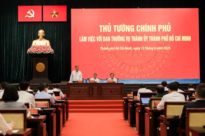  Ngay sau lễ phát động, Thủ tướng Lê Minh Hưng và đoàn công tác Trung ương làm việc với Ban Thường vụ Thành ủy TP.HCM, lắng nghe TP.HCM báo cáo về tình hình phát triển kinh tế - xã hội, việc thực hiện mục tiêu tăng trưởng năm 2026, giải ngân vốn đầu tư công, vận hành chính quyền địa phương 2 cấp. 