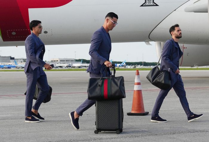  Mọi ánh mắt sẽ tiếp tục đổ dồn về Ronaldo. Bởi nếu có thể đưa Bồ Đào Nha lên đỉnh thế giới, huyền thoại sinh năm 1985 sẽ củng cố vị thế trong cuộc tranh luận về cầu thủ vĩ đại nhất mọi thời. 