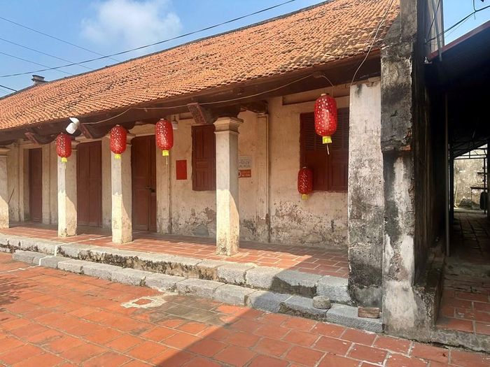Nhiều hạng mục của đình Yên Nội đã xuống cấp, kết cấu công trình tiềm ẩn nguy cơ mất an toàn nếu không được gia cố, tu bổ kịp thời.