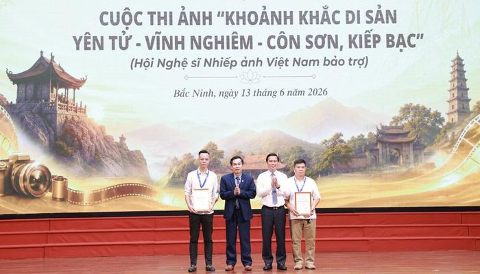 Hai tác giả nhận giải Nhì cuộc thi