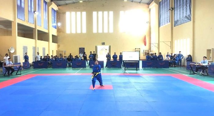 Ngay sau khai mạc, các VĐV đã bước vào thi đấu sôi nổi, cống hiến nhiều trận đấu hấp dẫn, quyết tâm giành thành tích cao nhất