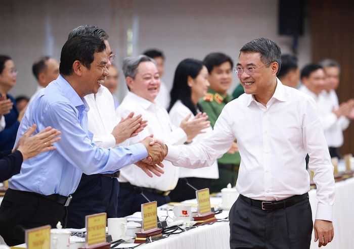 Thủ tướng Lê Minh Hưng với lãnh đạo thành phố Đồng Nai